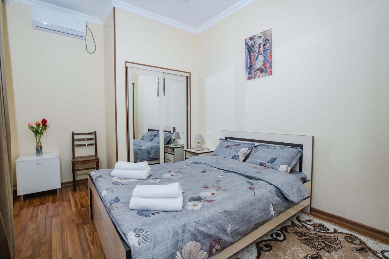 Telav Holl Hotel Telavi Ngoại thất bức ảnh