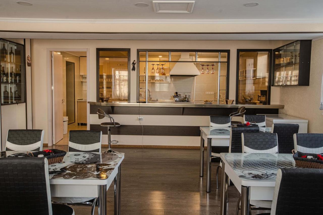 Telav Holl Hotel Telavi Ngoại thất bức ảnh