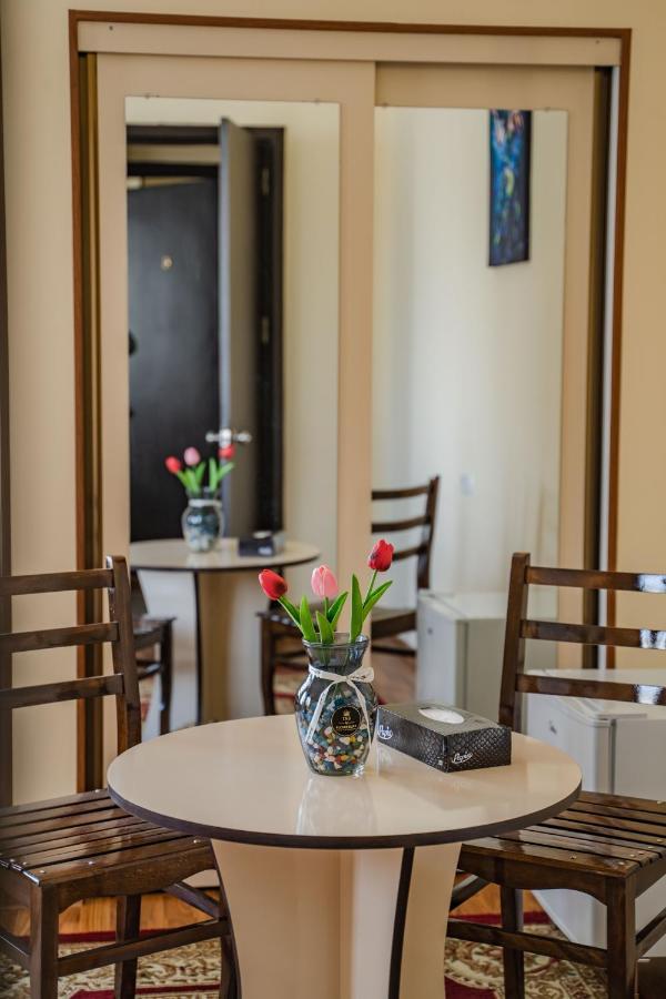 Telav Holl Hotel Telavi Ngoại thất bức ảnh