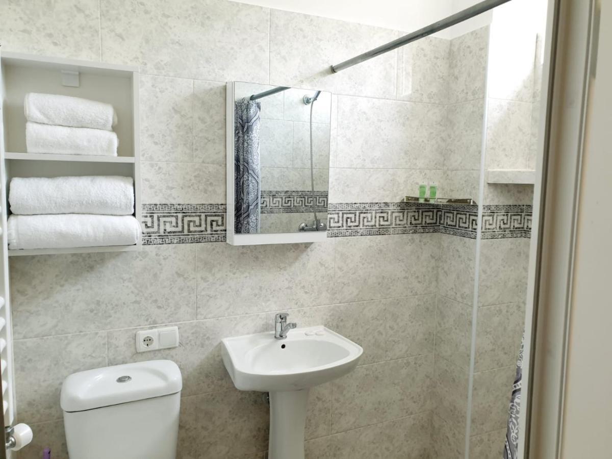 Telav Holl Hotel Telavi Ngoại thất bức ảnh