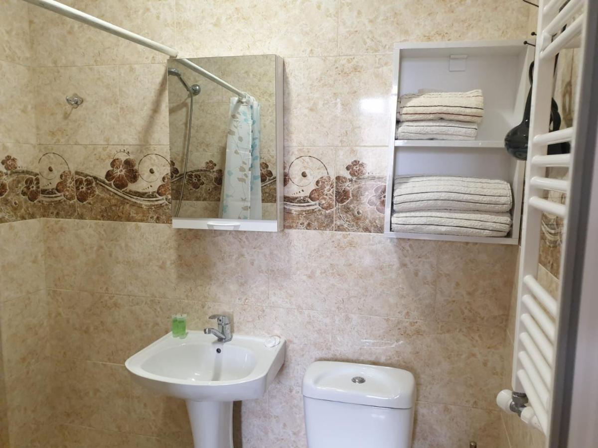 Telav Holl Hotel Telavi Ngoại thất bức ảnh