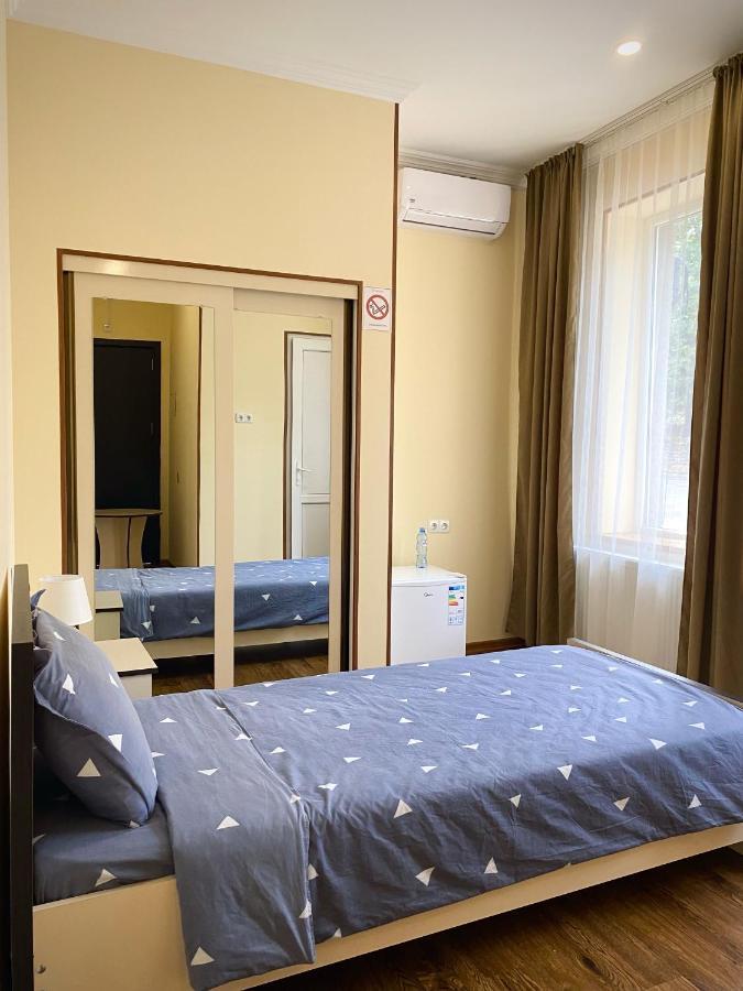Telav Holl Hotel Telavi Ngoại thất bức ảnh