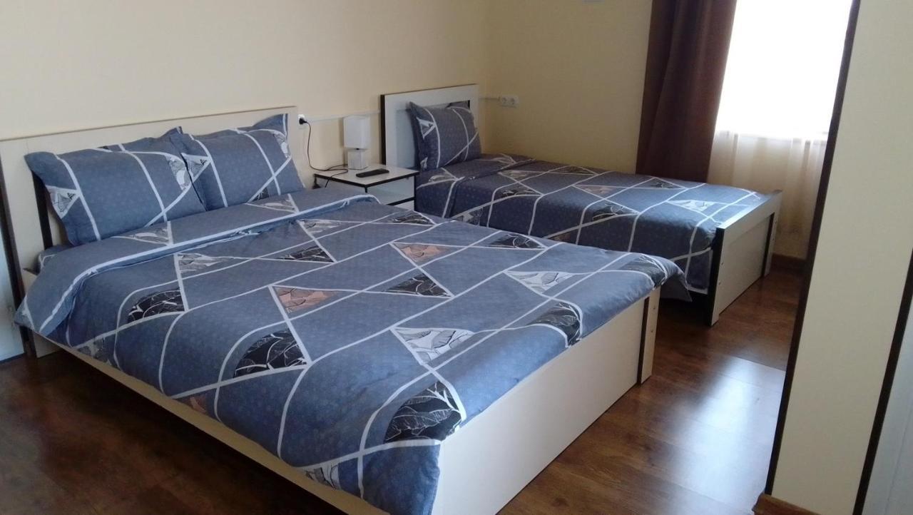 Telav Holl Hotel Telavi Ngoại thất bức ảnh