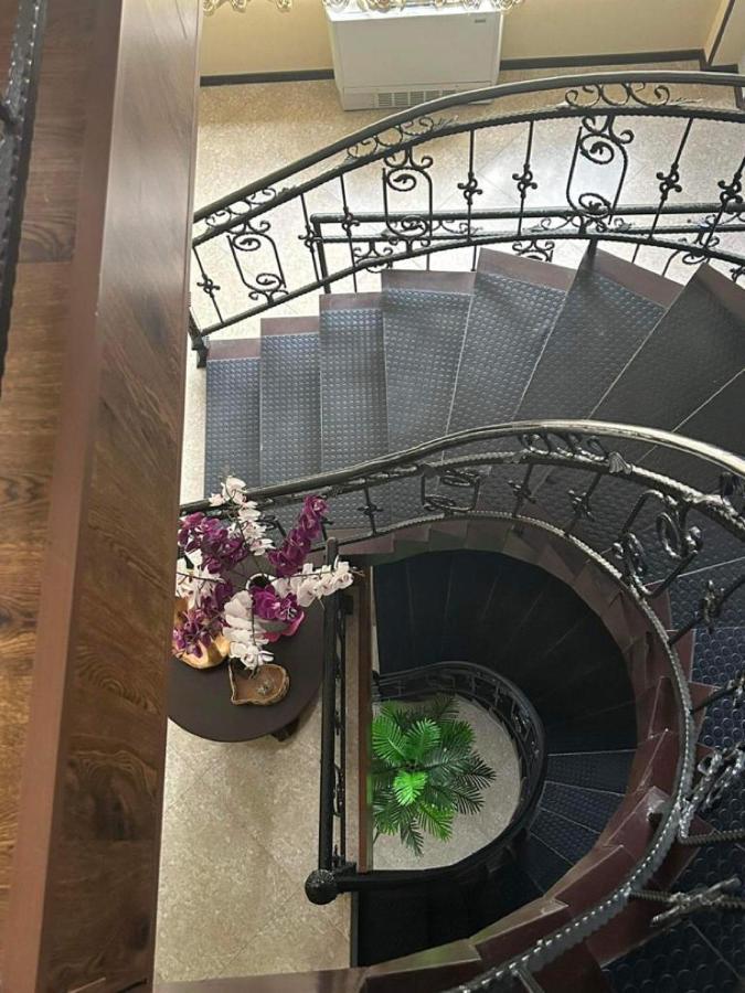 Telav Holl Hotel Telavi Ngoại thất bức ảnh