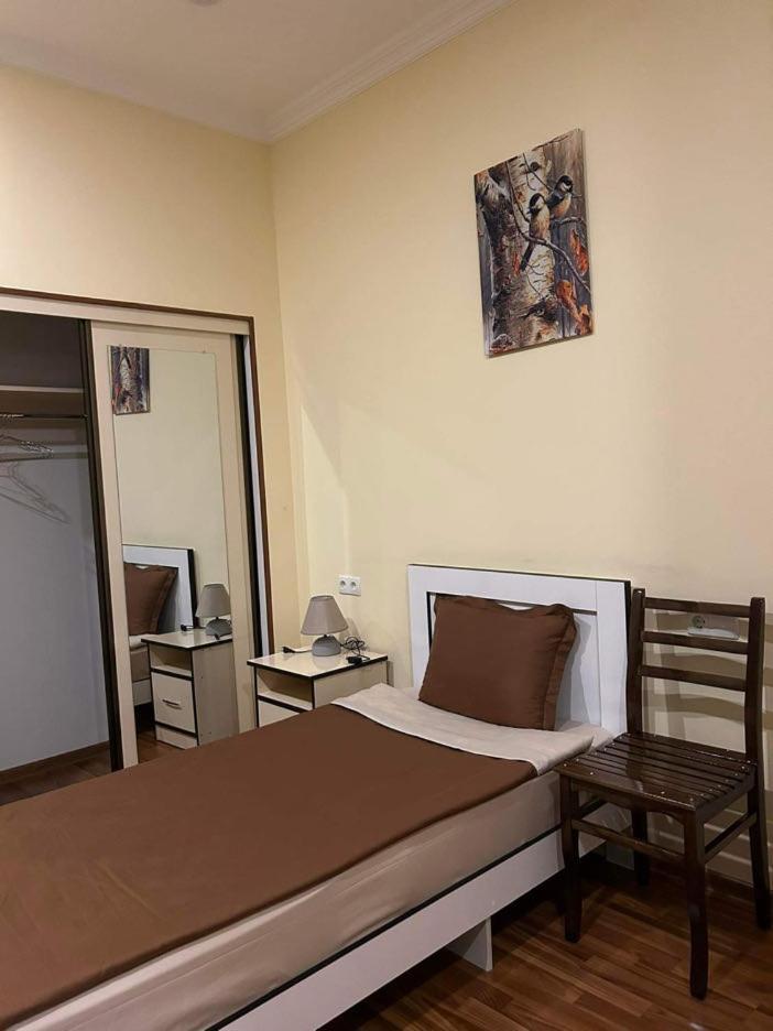 Telav Holl Hotel Telavi Ngoại thất bức ảnh